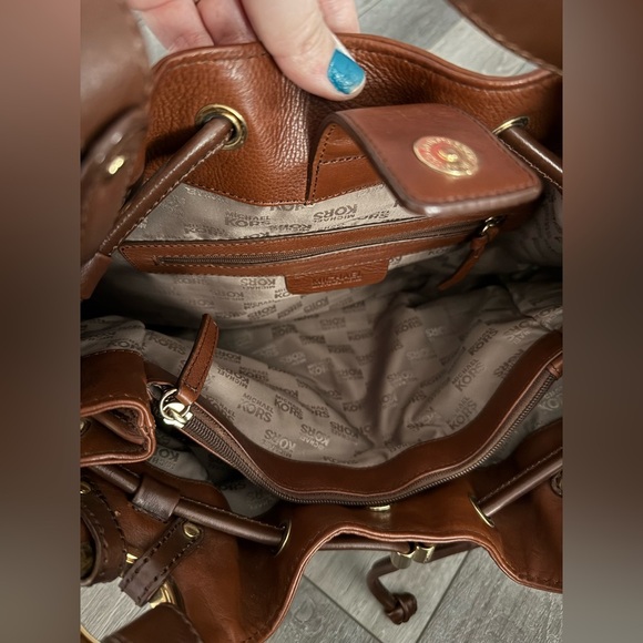 Michael Kors brown genuine leather handbag 3 big pockets EUC clean inside hobo - Picture 5 of 12